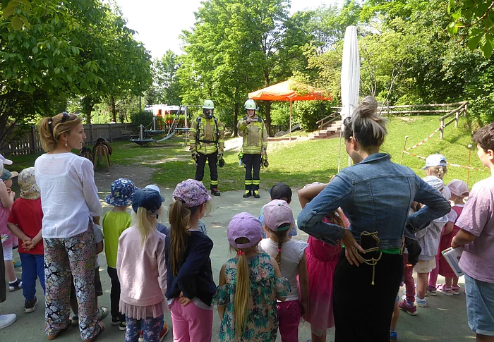 Die Feuerwehr besucht den Kindergarten