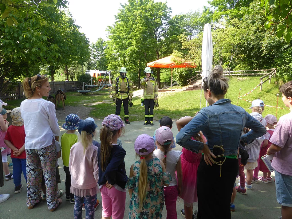Die Feuerwehr besucht den Kindergarten