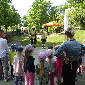 Die Feuerwehr besucht den Kindergarten