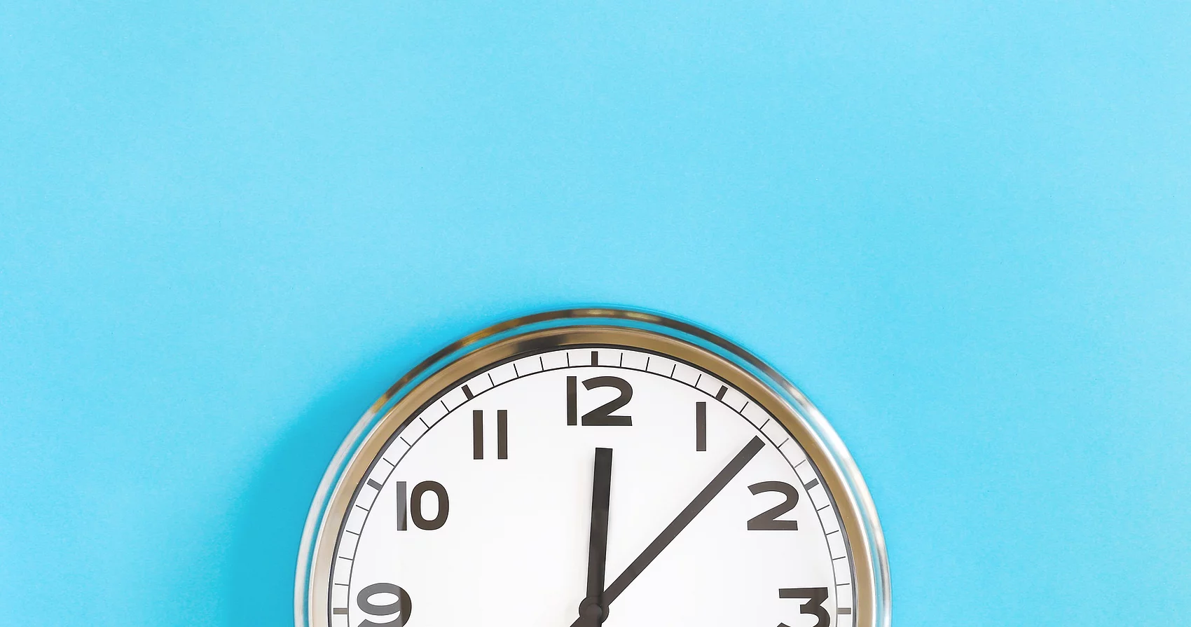 Symbolbild mit Uhr für Öffnungszeiten