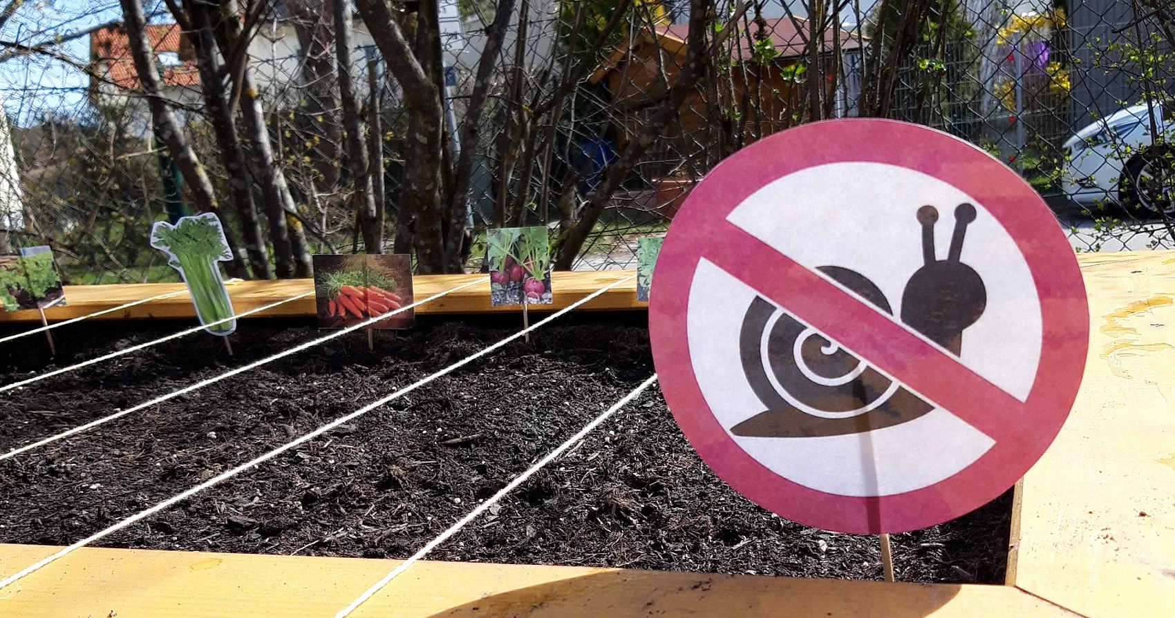 Schild mit der Kennzeichnung: Für Schnecken verboten